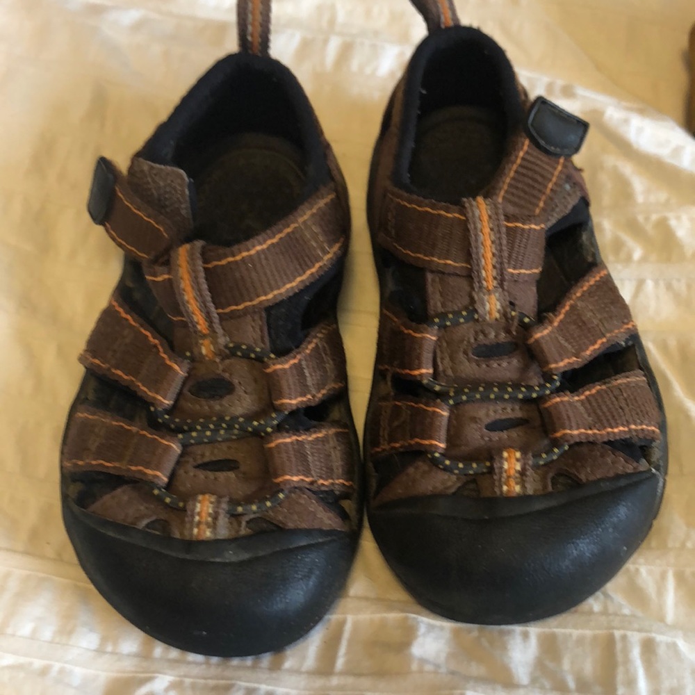 Keen little kid shoes